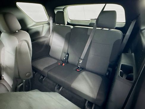 Used 2023 Chevrolet Traverse LT FWD image 28