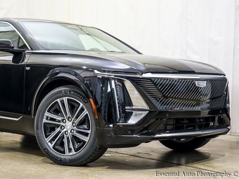 New 2025 Cadillac Lyriq Luxury image 2