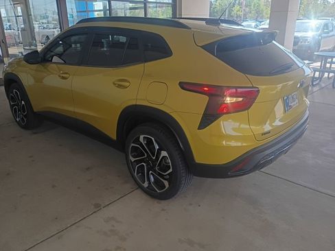 Used 2024 Chevrolet Trax RS w/ Sunroof Package image 5