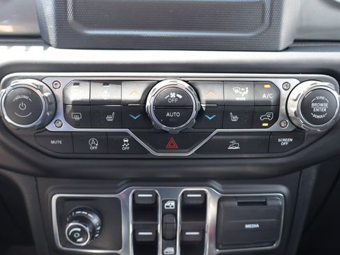 Used 2021 Jeep Wrangler Unlimited Sahara w/ LED Lighting Group AWD/4WD image 22