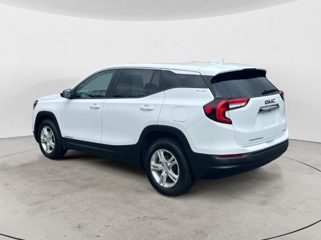 Used 2024 GMC Terrain SLE AWD/4WD image 3