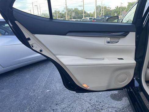 Used 2013 Lexus ES 350 w/ Luxury Pkg FWD image 35