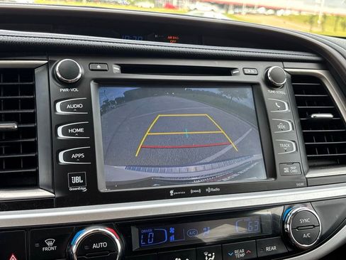 Used 2019 Toyota Highlander Limited FWD image 22