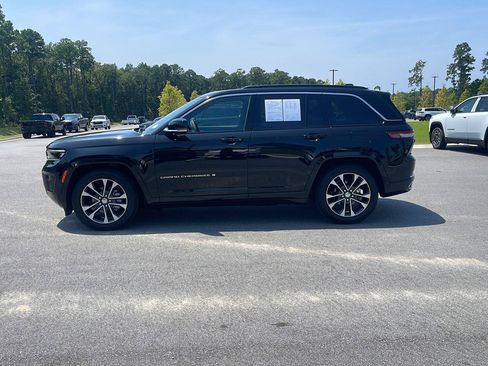 Used 2025 Jeep Grand Cherokee Overland AWD/4WD image 4