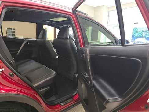 Used 2018 Toyota RAV4 SE AWD/4WD image 26
