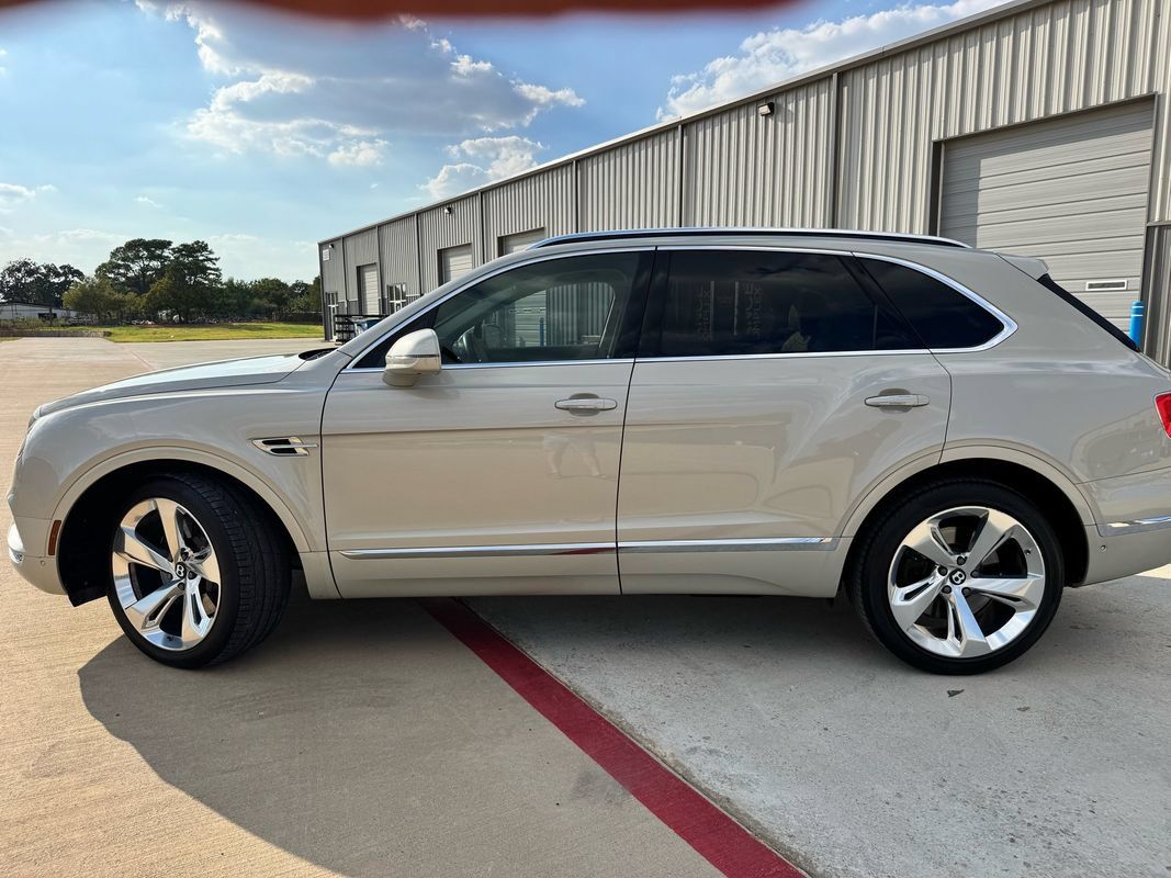 Used 2018 Bentley Bentayga AWD/4WD image 20