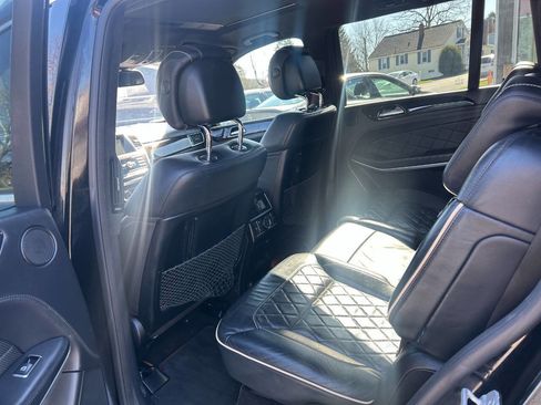 Used 2013 Mercedes-Benz GL 550 4MATIC image 25
