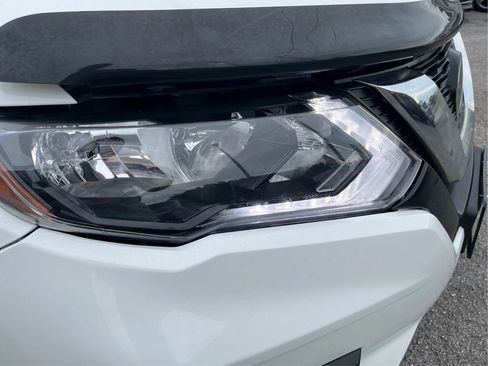 Used 2019 Nissan Rogue SV AWD/4WD image 9