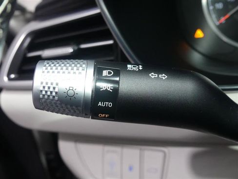 Used 2025 Genesis G70 2.5T image 30