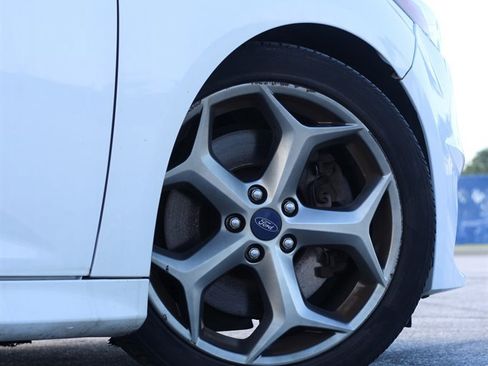 Used 2016 Ford Focus ST FWD image 9