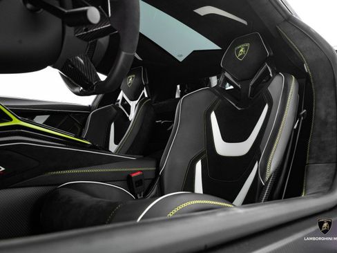 Used 2020 Lamborghini Sian Coupe image 59