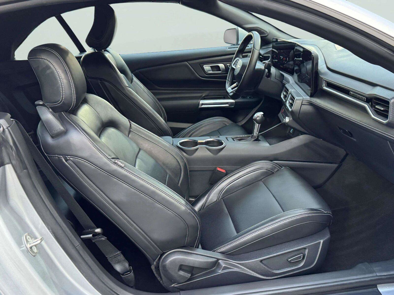 Used 2025 Ford Mustang Premium RWD image 33