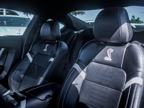 Used 2021 Ford Mustang Shelby GT500 w/ Technology Package image 13