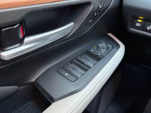 Used 2024 Toyota Grand Highlander AWD image 21
