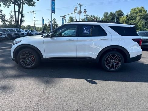 Certified 2025 Ford Explorer ST AWD/4WD image 4