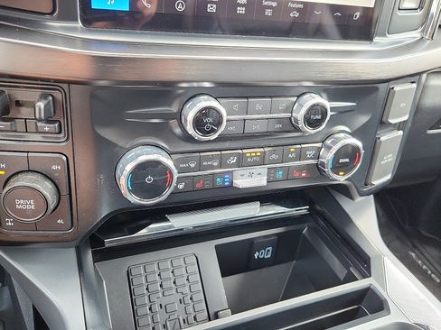 Used 2024 Ford F350 Lariat w/ Lariat Ultimate Package AWD/4WD image 16