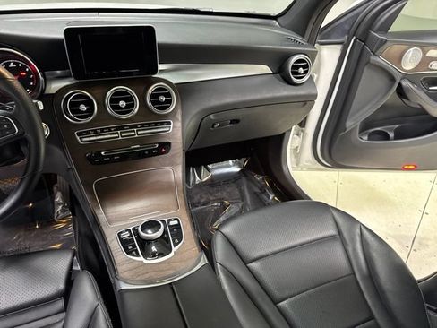 Used 2019 Mercedes-Benz GLC 300 4MATIC image 22