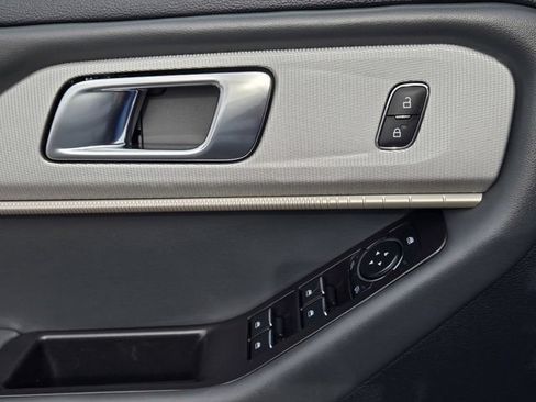 New 2026 Ford Explorer Active w/ Active Comfort Package RWD image 18