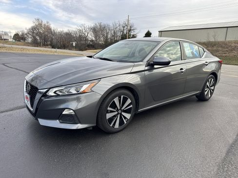 Used 2021 Nissan Altima 2.5 SV image 3