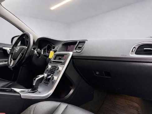 Used 2017 Volvo V60 T5 Cross Country w/ Convenience Package AWD/4WD image 39