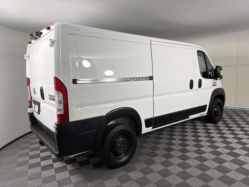 Used 2022 RAM ProMaster 2500 w/ Driver Convenience Group FWD image 4