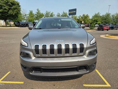 Used 2017 Jeep Cherokee Latitude w/ Cold Weather Group AWD/4WD image 2