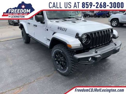 Used 2021 Jeep Gladiator Sport AWD/4WD image 1
