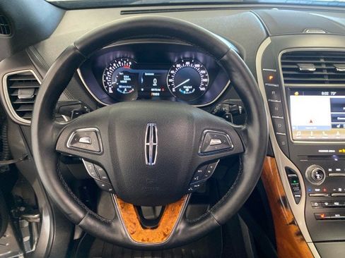 Used 2017 Lincoln MKX Select w/ Select Plus Package AWD/4WD image 18