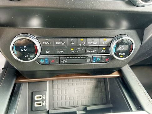 Used 2019 Ford Expedition Platinum AWD/4WD image 28