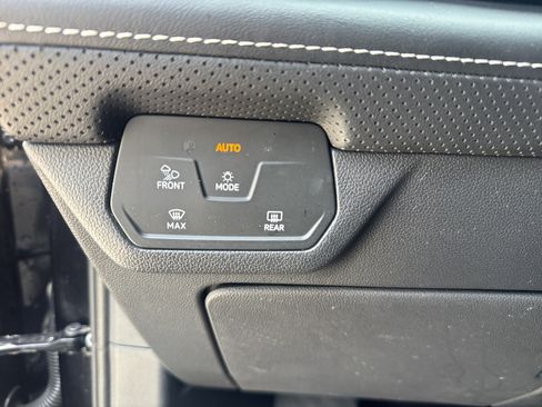 Used 2024 Volkswagen Atlas SE AWD/4WD image 21