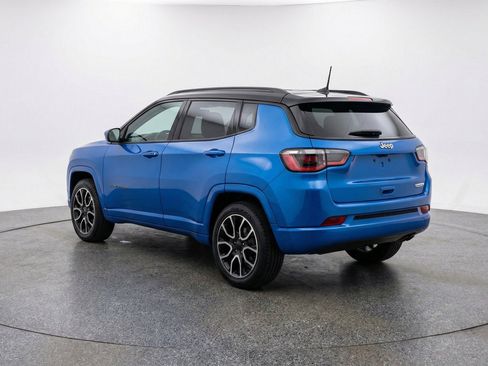 Used 2025 Jeep Compass Trailhawk AWD/4WD image 6