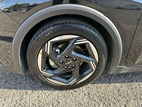 Used 2025 Kia K4 EX image 10