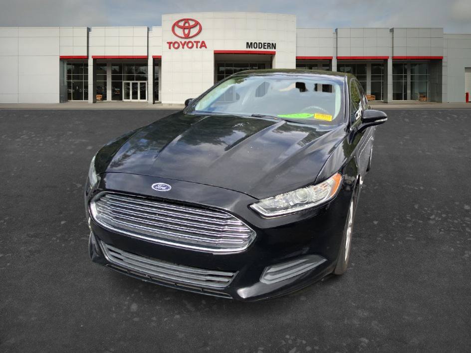 Used 2016 Ford Fusion SE FWD image 2