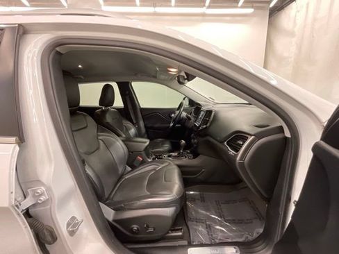 Used 2019 Jeep Cherokee Limited AWD/4WD image 23