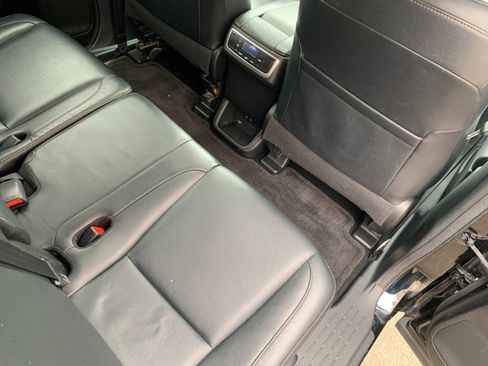 Used 2018 Toyota Highlander XLE w/ Carpet Mat Package (TMS) AWD/4WD image 39
