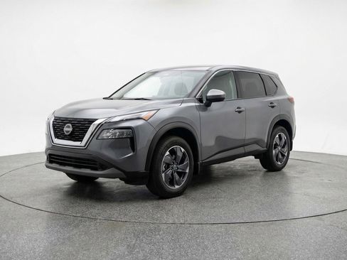 Used 2025 Nissan Rogue SV image 3