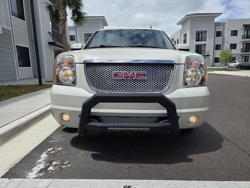 Used 2013 GMC Yukon XL Denali image 2