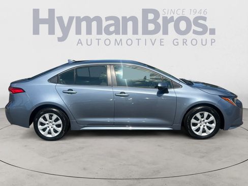 Used 2022 Toyota Corolla LE w/ Carpet Mat Package (TMS) FWD image 2