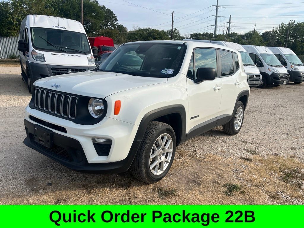 Used 2023 Jeep Renegade Latitude AWD/4WD image 3