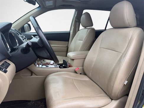 Used 2013 Toyota Highlander Limited image 12