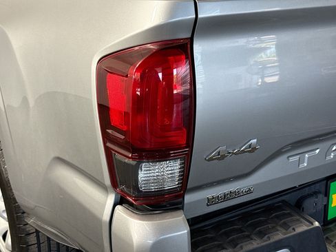 Used 2022 Toyota Tacoma SR AWD/4WD image 35