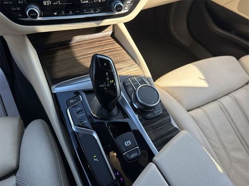 Used 2020 BMW 530i w/ Convenience Package image 18