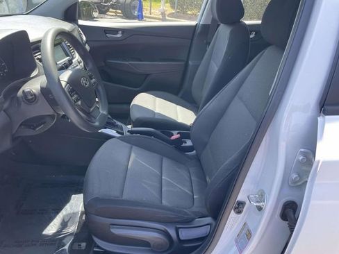 Used 2022 Hyundai Accent SE FWD image 9