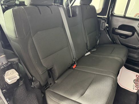 Used 2018 Jeep Wrangler Unlimited Sport S image 37