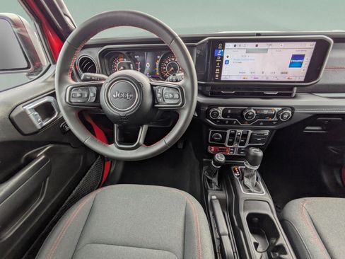 Used 2025 Jeep Wrangler Unlimited Rubicon image 27