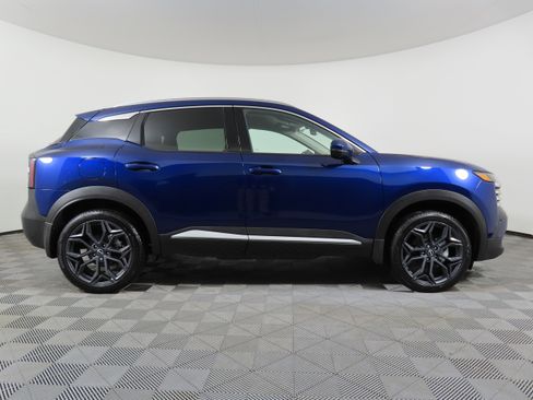 Certified 2025 Nissan Kicks SR image 41