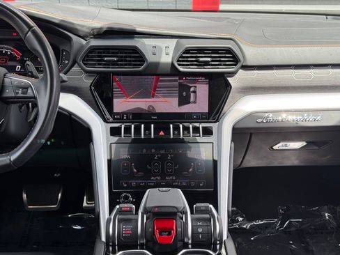 Used 2020 Lamborghini Urus AWD/4WD image 22
