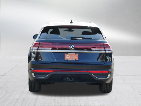 Certified 2025 Volkswagen Atlas Cross Sport SE w/ Black Wheel Package image 6