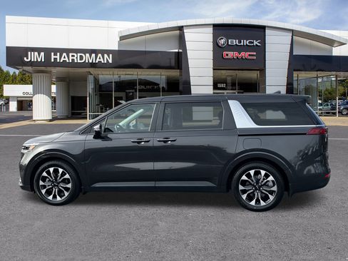 Used 2024 Kia Carnival EX image 4