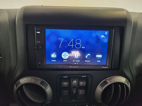 Used 2015 Jeep Wrangler Unlimited Sport w/ Quick Order Package 24S AWD/4WD image 16